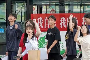 乒乓球女双淘汰赛-中国组合孙颖莎/王曼昱和陈梦/王艺迪晋级8强